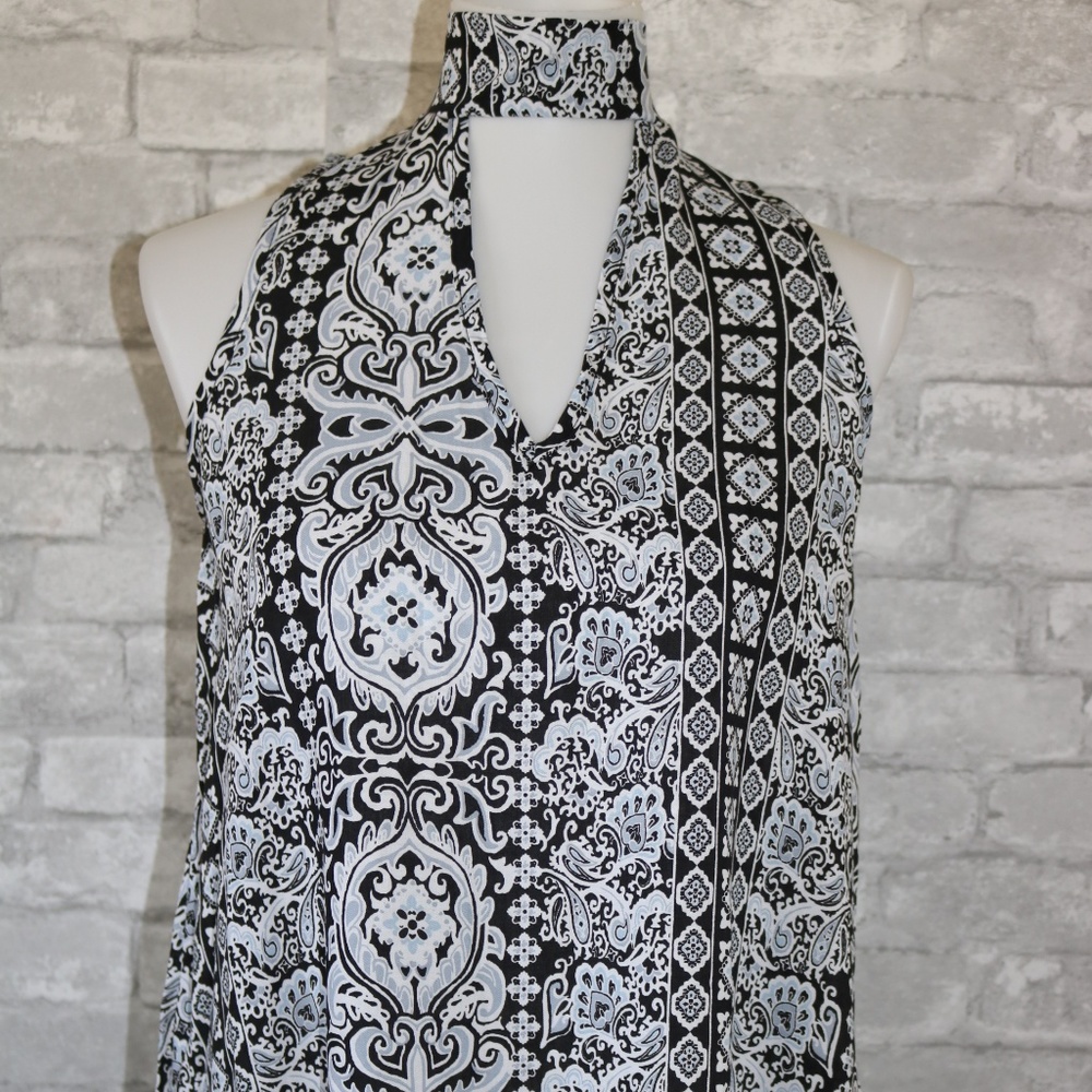 Sleeveless Choker Blouse - Picture 8 of 8